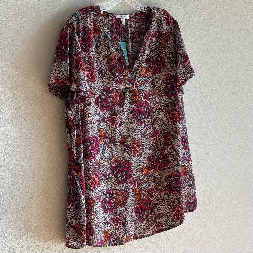 NWT Maurices Women's Multicolor Floral Blouse V-neck SZ 0X - Picture 2 of 8